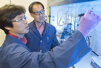 Kwan-Soo Lee and Yu Seung Kim (right) conduct experiments